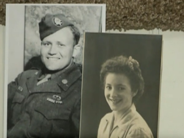 Сейчас Томасу 93 года. Все, что осталось ему на память о девушке: улыбка на фото и адрес.