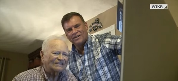 Но однажды Моррис увидела в новостях сообщение о ветеране, прыгнувшем с парашютом и уверенно пользующимся интернетом.