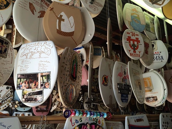 1. Музей туалетных крышек Барни Смита 🚾: