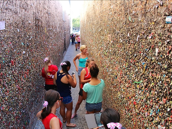 23. Аллея жвачки: