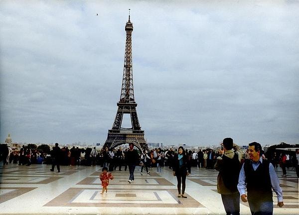 3. Paris'e kadar uzanan dünyayı keşfetme macerasını harika fotoğraflarla ölümsüzleştirdi.