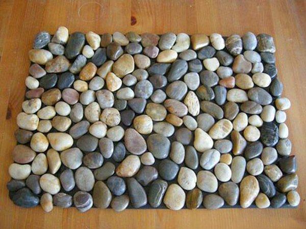 11. Bir yaz tatilinde sahilden çeşit çeşit taş toplayıp evinizin girişine değişik bir hava katabilirsiniz