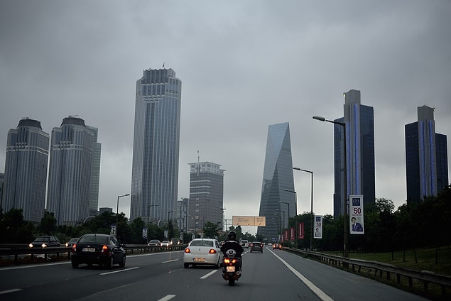 10. Yedi tepe İstanbul. Tepeleri gökdelen...