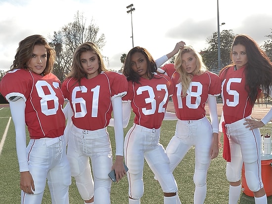 Rüya Takım: Victoria's Secret Meleklerinden Tarihin En Büyüleyici Amerikan Futbol Maçı