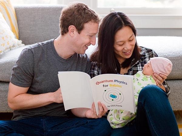 Ünlü nerd Mark Zuckerberg, kızı Max'e "Bebekler için Kuantum Fiziği" kitabını okudu.