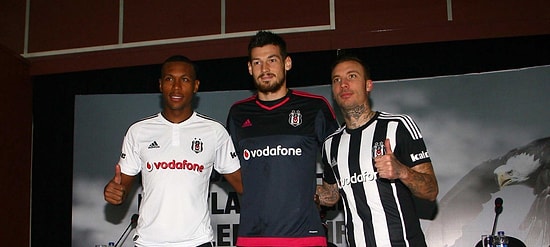 Beşiktaş, Yeni Transferleri Boyko, Marcelo ve Alexis'e İmza Töreni Düzenledi