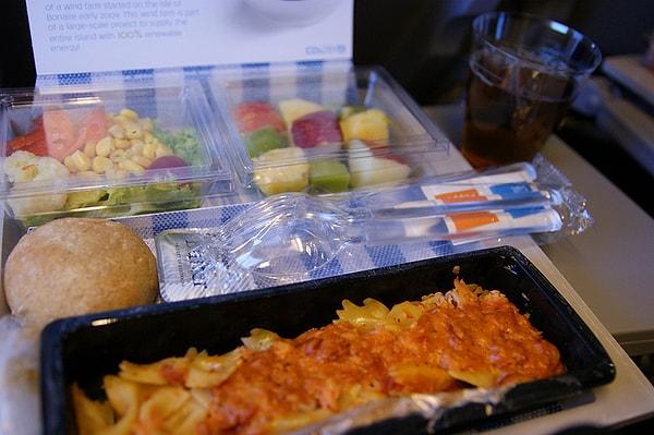 10. KLM Hava Yolları'nda ekonomik yemek