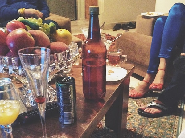 14. В Иране, с помощью системы, которую нарекли незамысловатым названием "временный брак", брак может быть заключён на час, день или месяц. Таким образом, молодые люди могут свободно заниматься сексом, не опасаясь быть пойманными и опозоренными.