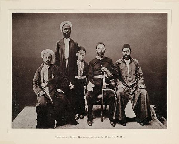8. Zengin Hintli bir iş adamı ve Türk yetkililer, Mekke, 1888.