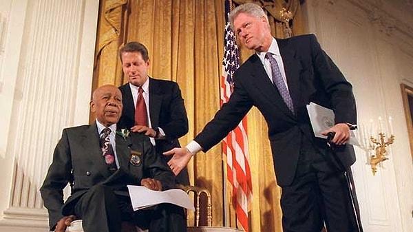 12. 1997'de Bill Clinton, Tuskegee halkından bu deneyler sebebiyle özür dilemişti.