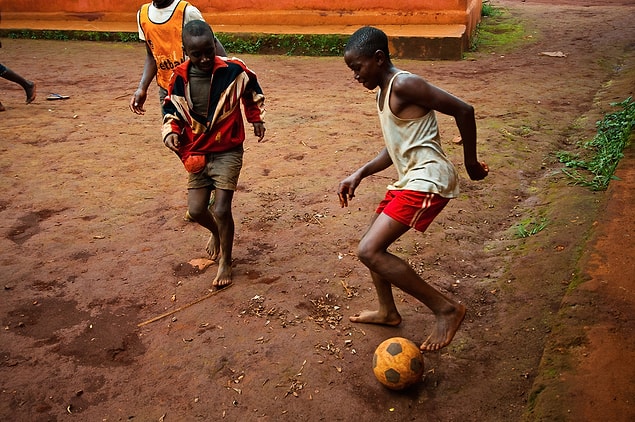 15. Kamerun'un başlıca tarım ürünü patates ve mısır... Patates ve mısır evet.