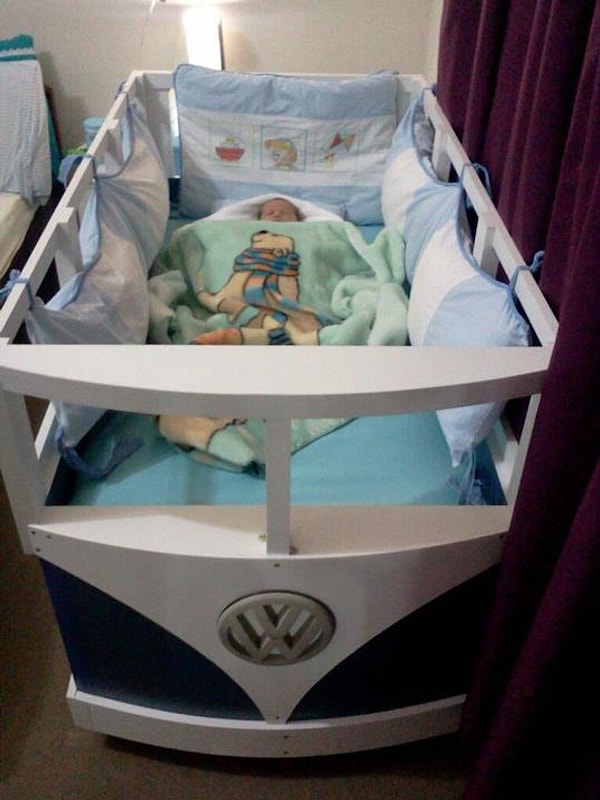 4. Детская кроватка