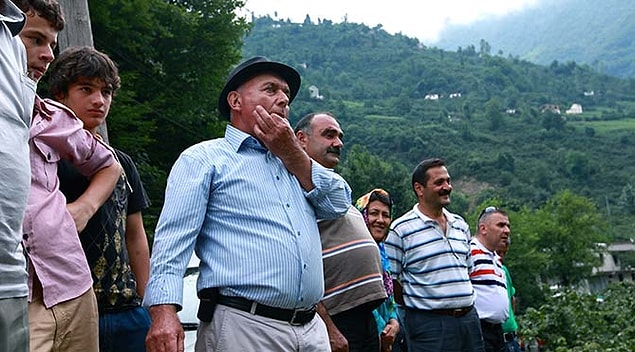 Gelelim önemli noktaya: Dünya üzerinde kullanılan yazılı veya sözlü bütün diller beynin sadece tek bir tarafını kullanıyor.