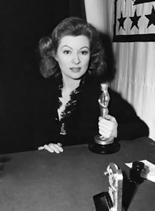 Oscar Töreni’ndeki en uzun konuşmayı 5 dakika 30 saniye ile 1942 yılında Greer Garson, en kısa konuşmayı ise 3 saniye ile 1991’de Joe Pesci yaptı.