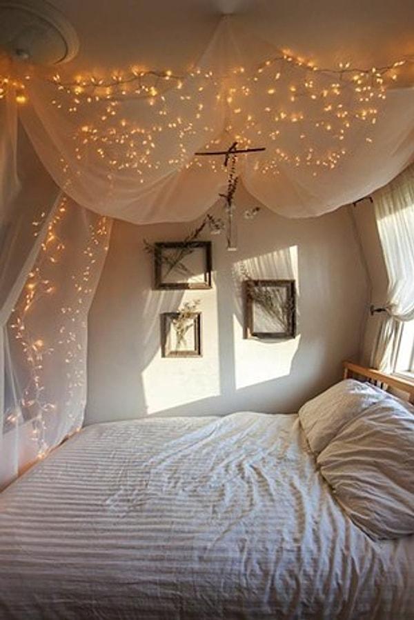 7. Odanıza sihirli bir hava katmak istiyorsanız, şerit şeklinde aydınlatmalarla fark yaratabilirsiniz!