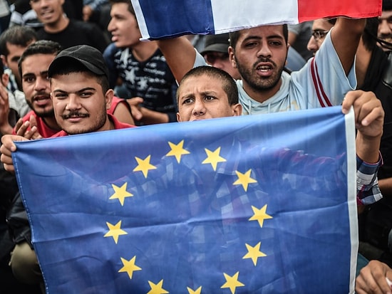 'Göçmen Krizi ve İngiltere Meselesi AB'yi Dağıtabilir'