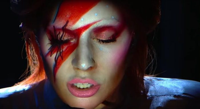 Grammy Ödül Gecesi'nde Lady Gaga'dan David Bowie Performansı