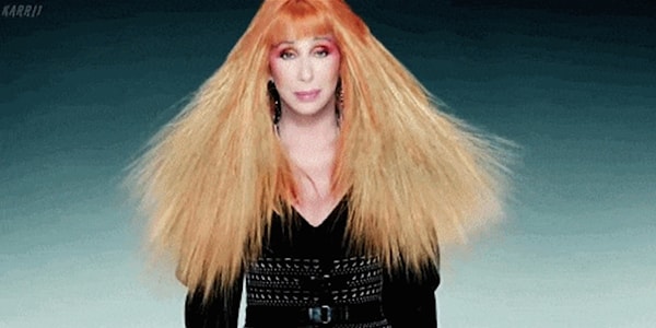 8. В некоторые дни твои волосы становятся природными магнитами, они липнут ко всему и могут вырубить тебя своим током.