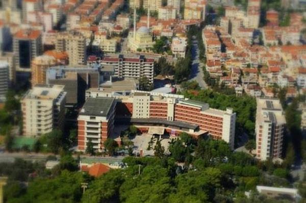 6. İzmir manzarasının içinde hayallerini süsleyen İzmir Ekonomi Üniversitesi’ni görmek.