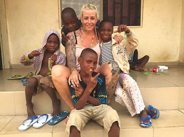 Kendisini Afrika'daki muhtaç çocuklara adayan Anja Ringgren Lovén'e, insanlık adına teşekkürü bir borç biliyoruz. 👏👏👏