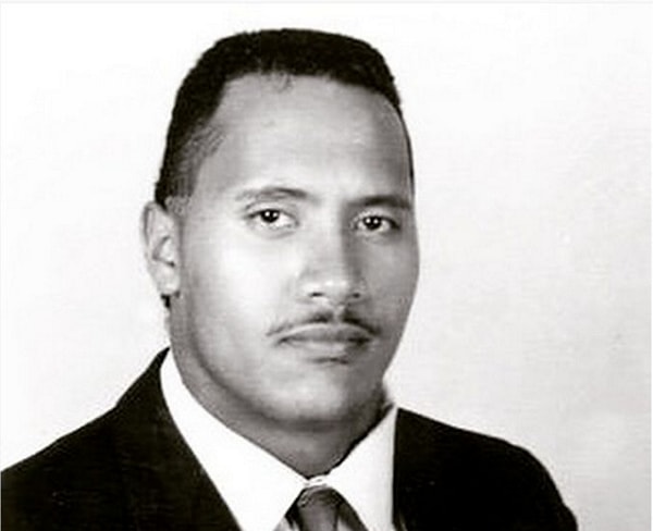 23. И взгляни на Рока… а, забудь. Рок всегда будет выглядеть так себе.