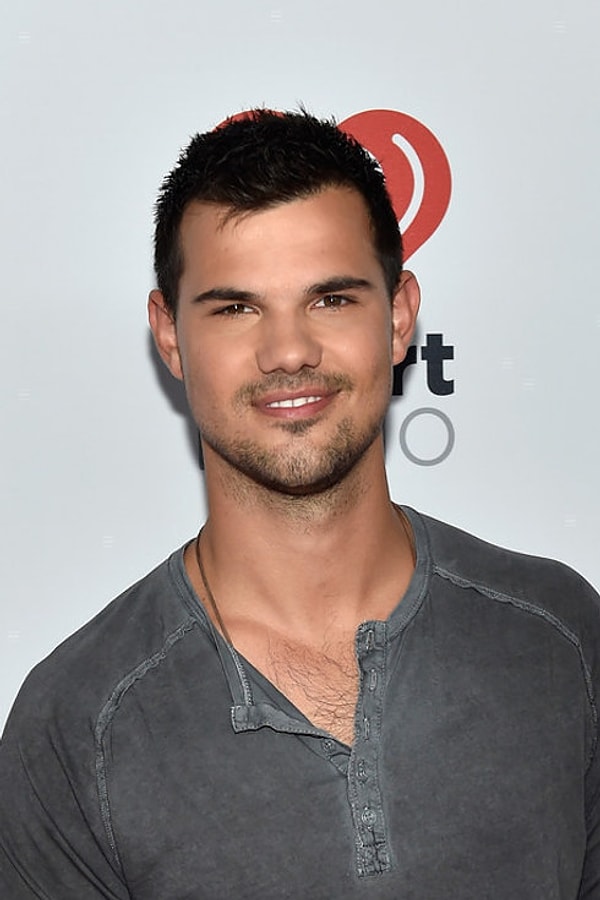 8. Тэйлор Лотнер был похож на какой-то тропический колючий фрукт. Посмотри на этого красавца сейчас!