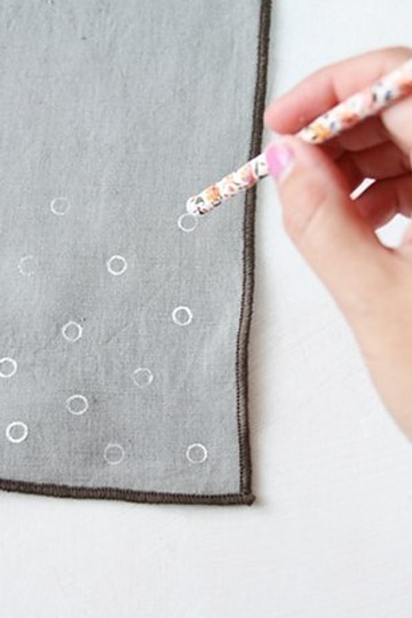 4. Симметричные кружки с помощью коктейльной соломинки.