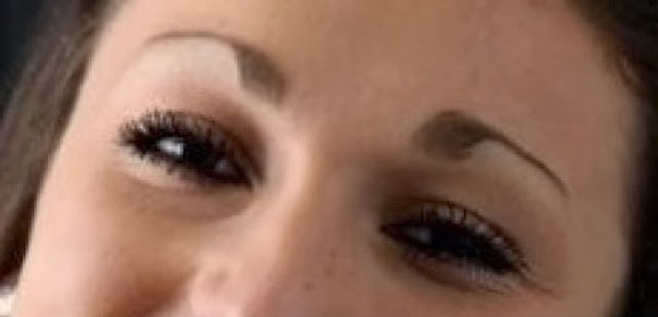 1. Придавать бровям форму сперматозоида.