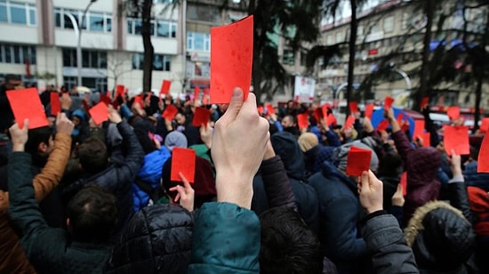 Trabzon'da Kırmızı Kartlı Protesto