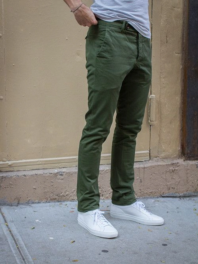Renkli, özellikle yeşil, mavi ve vişne çürüğü pantolonlar kuru götlüğün nişanesidir.
