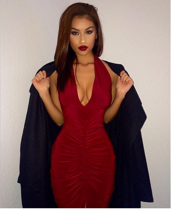 15. Она увлекается астрономией и астрологией.