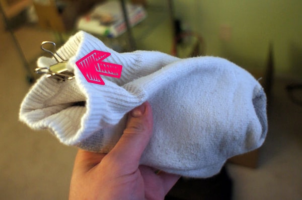 12. Как не растерять носки во время стирки?