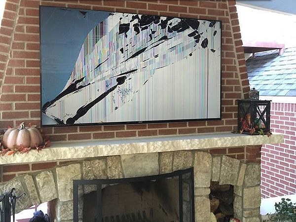 16. Обработать снимок в программе Photoshop и отправить его хозяину "разбитого" телевизора.