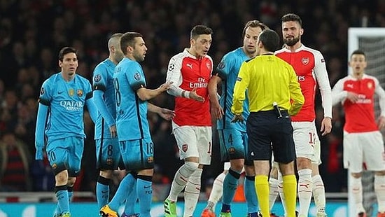 Küfür Eden Taraftar TRT Spikerine Yayını Bıraktırdı