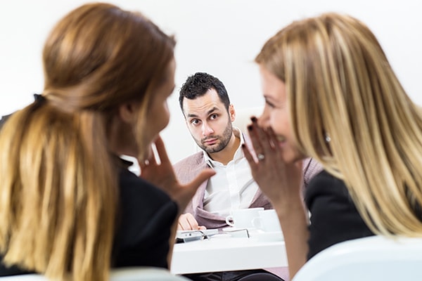 6. Сотрудники от тебя что-то скрывают. Какова будет твоя реакция?