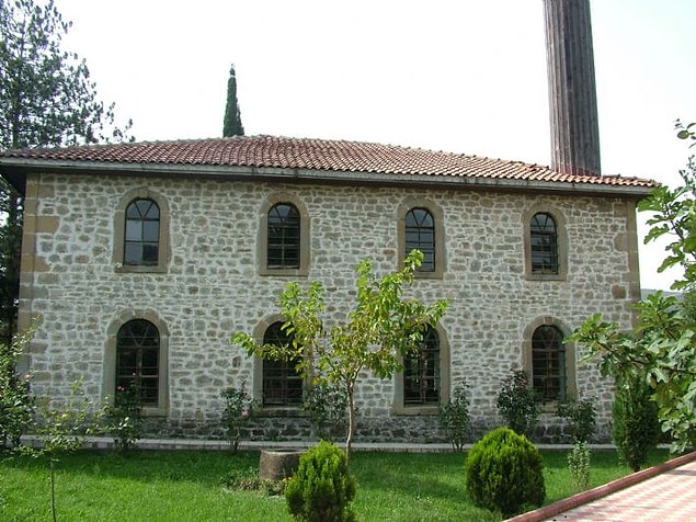10. Merkez Camii'nin yanı sıra tarihî camiileri de ziyaret edebilirsiniz.