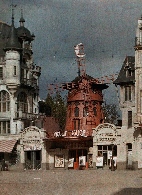 30. Montmartre'da bulunan Moulin Rouge. Paris. 1923.