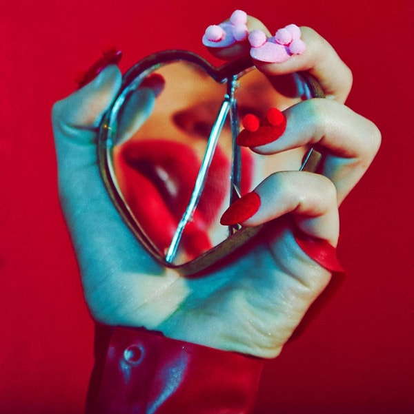 8. Можно использовать крохотные помпончики.