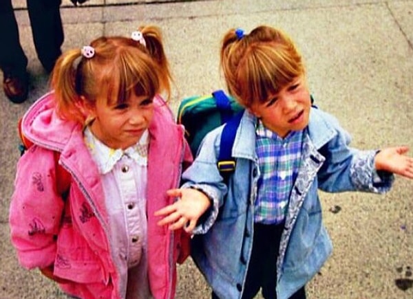 1. Ты негодуешь, когда люди говорят, что вы похожи, тебе-то известно, что ты гораздо сексуальнее.