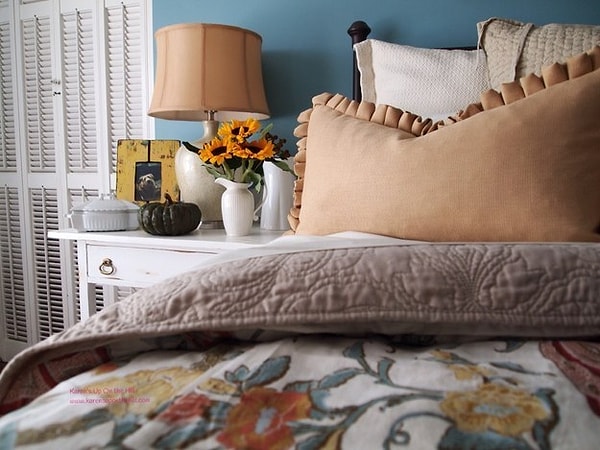 2. Заправляйте постель несколькими слоями.