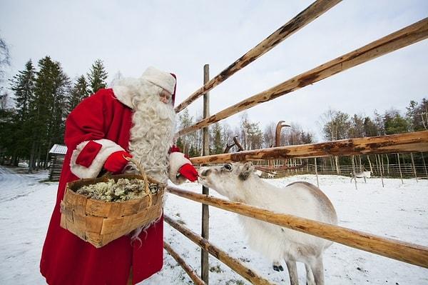 56. Finlandiya'daki Noel Baba'yı ziyaret edin.