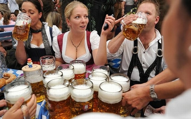 58. Almanya'daki Oktoberfest'te (Ekim Festivali) bira için.