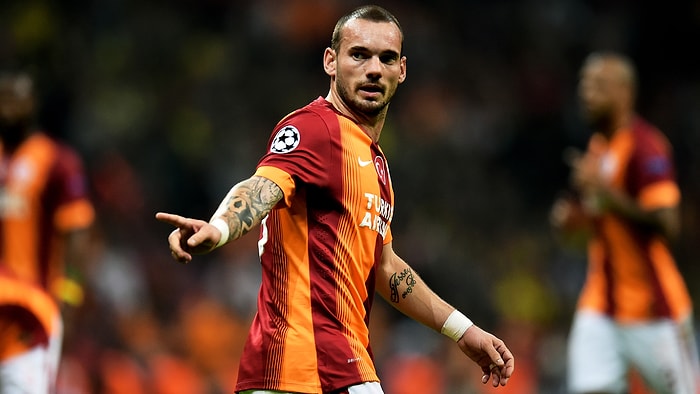 Sneijder Türk Bayrağını Öperek İtalyanlara Gönderme Yaptı