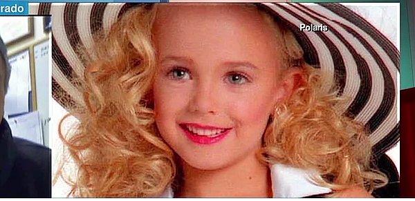 JonBenet, 6 yaşında güzellik kraliçesi olan ve 1996 yılında hala aydınlatılamamış bir cinayete kurban giden küçük bir kız çocuğu idi.
