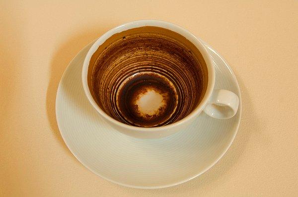 8. Favori kupanız sık sık çay kahve içmekten bu hale mi geldi?