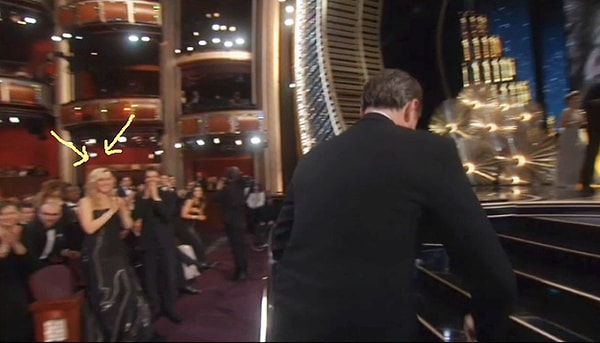 11. Кейт Уинслет апплодировала стоя и смотрела на него с гордостью.