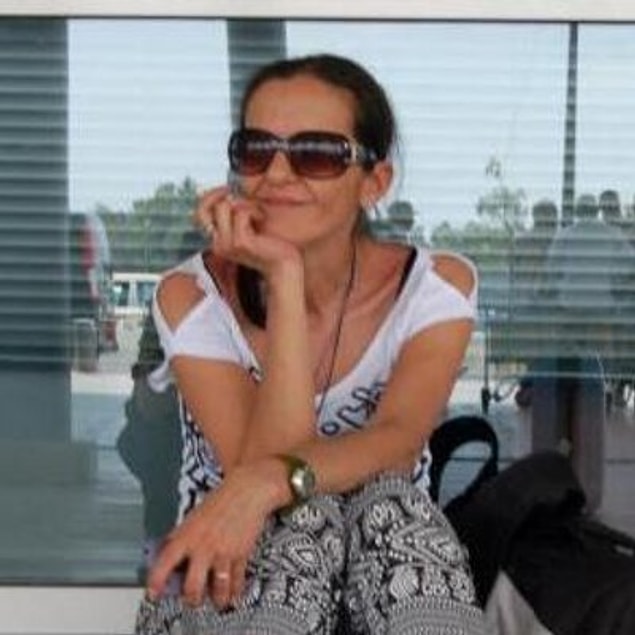 Sahilden topladığı taşları boyayarak hem kendisine hem de taşlara hayat veren kadın: Şehnaz Bac!