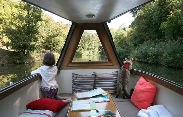 7. И семья девочки смогла взять ее в поездку в Стокгольм, а это отличное достижение для ребенка, который не мог разговаривать с другими людьми и запирался у себя в комнате.