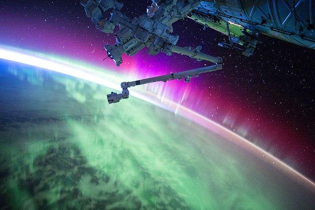 1. Uluslararası Uzay İstasyonu'nda (ISS) 1 seneyi deviren Scott Kelly, Dünya'ya döndü.