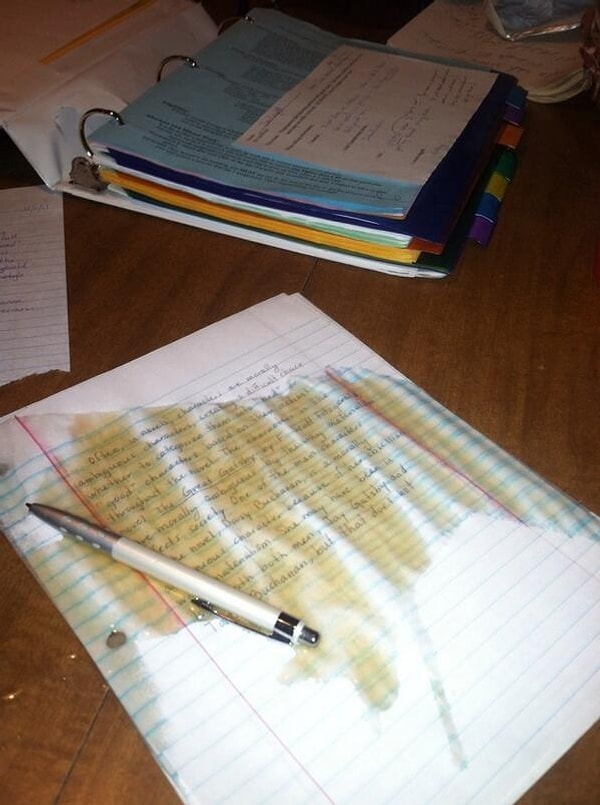 4. Ну, я честно-честно пролил кофе на домашку 😿: